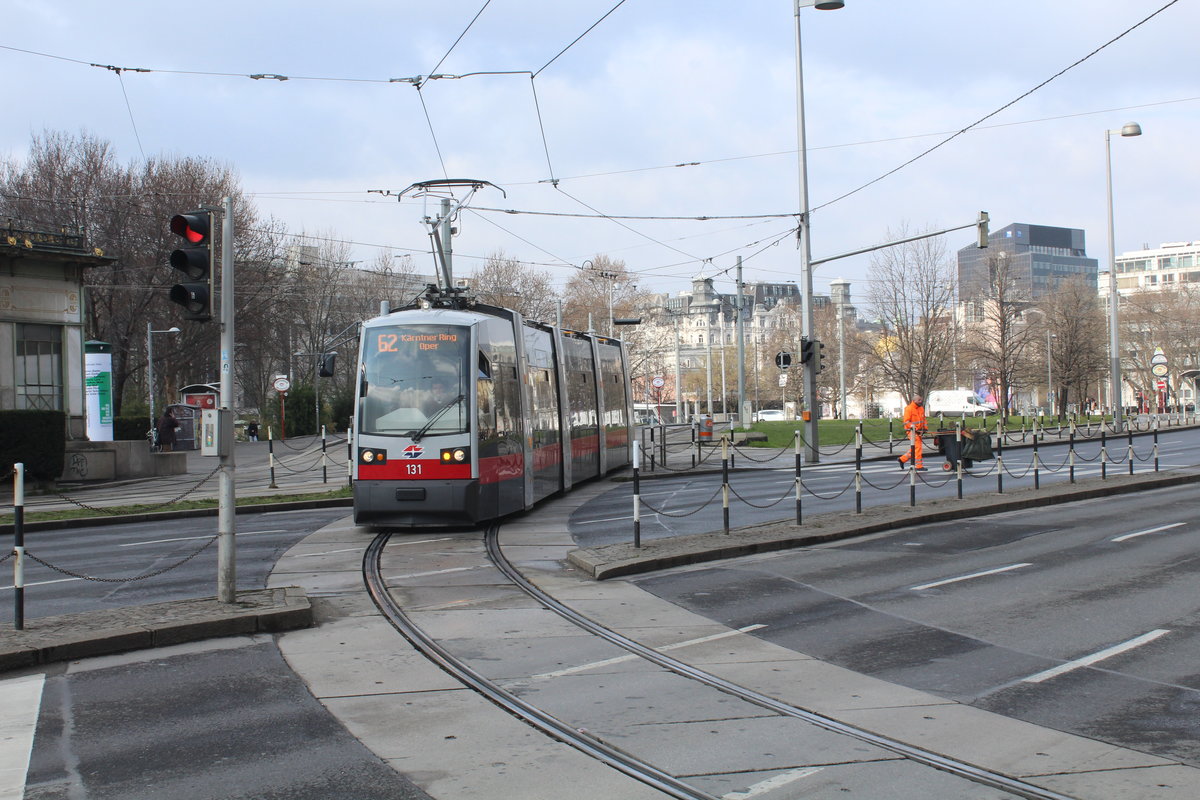 Wien Wiener Linien SL 62 (A1 131) Karlsplatz am 24. März 2016.