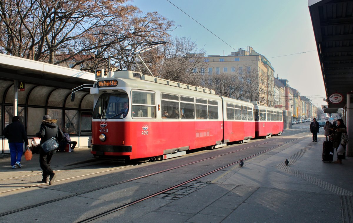 Wien Wiener Linien SL 67 (E2 4090) X, Favoriten, Reumannplatz am 13. Februar 2017.