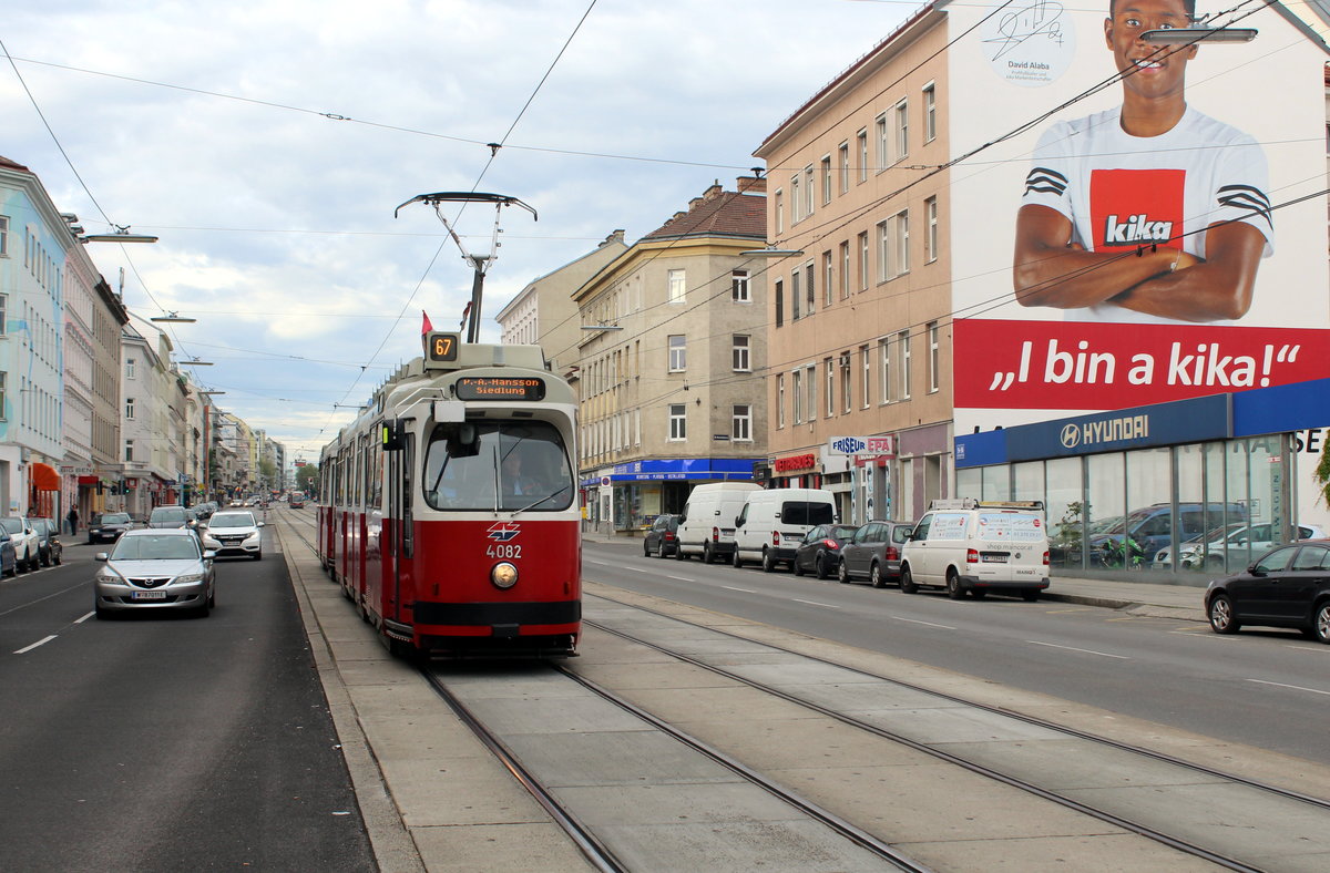 Wien Wiener Linien SL 67 (E2 4082 + c5 1482) X, Favoriten, Laxenburger Straße am 12. Mai 2017.