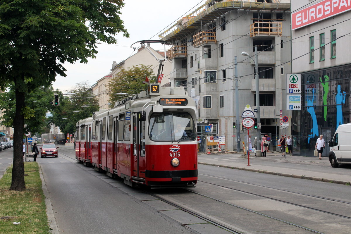 Wien Wiener Linien SL 67 (E2 4315) X, Favoriten, Favoritenstraße / Schleiergasse am 27. Juni 2017.