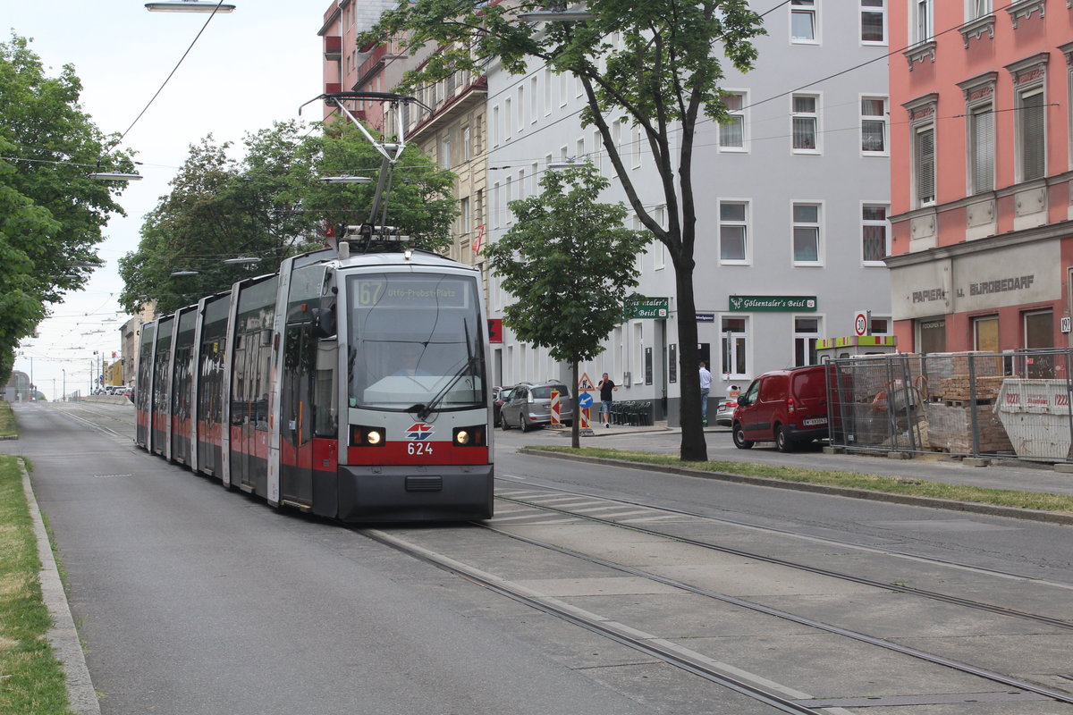 Wien Wiener Linien SL 67 (B 624) X, Favoriten, Favoritenstraße / Hebbelgasse am 27. Juni 2017.