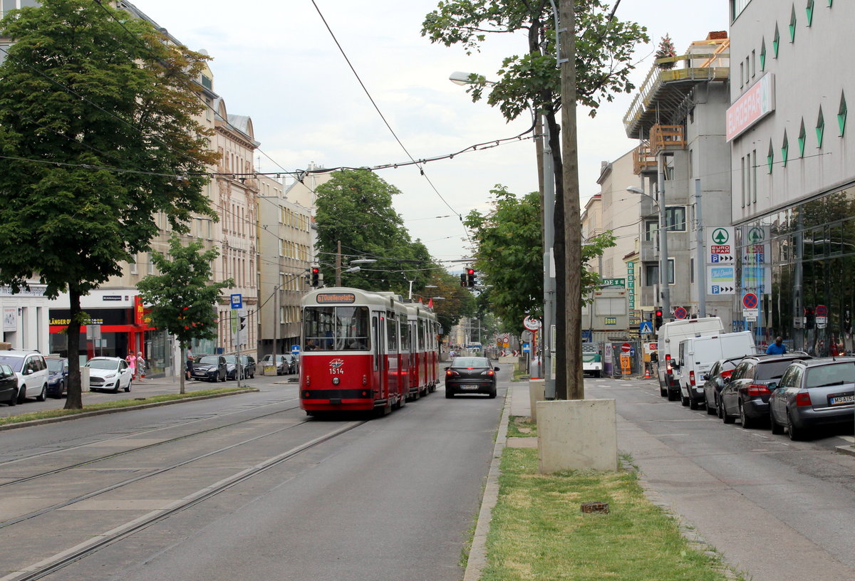 Wien Wiener Linien SL 67 (c5 1514 + E2 4314) X, Favoriten, Favoritenstraße / Schleiergasse (Hst. Schleiergasse) am 27. Juni 2017. - Die U1, die am 2. September 2017 vom Reumannplatz nach Oberlaa verlängert wird, wird an der Schleiergasse keine Haltestelle haben. Zwischen dem Reumannplatz und Altem Landgut wird es nur eine Haltestelle geben, und zwar die Hst. Troststraße.