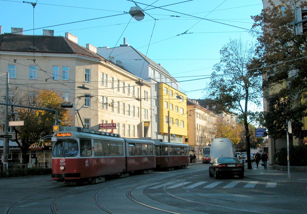 Wien Wiener Linien SL 67 (E2 4009) Quellenplatz am 21. Oktober 2010.