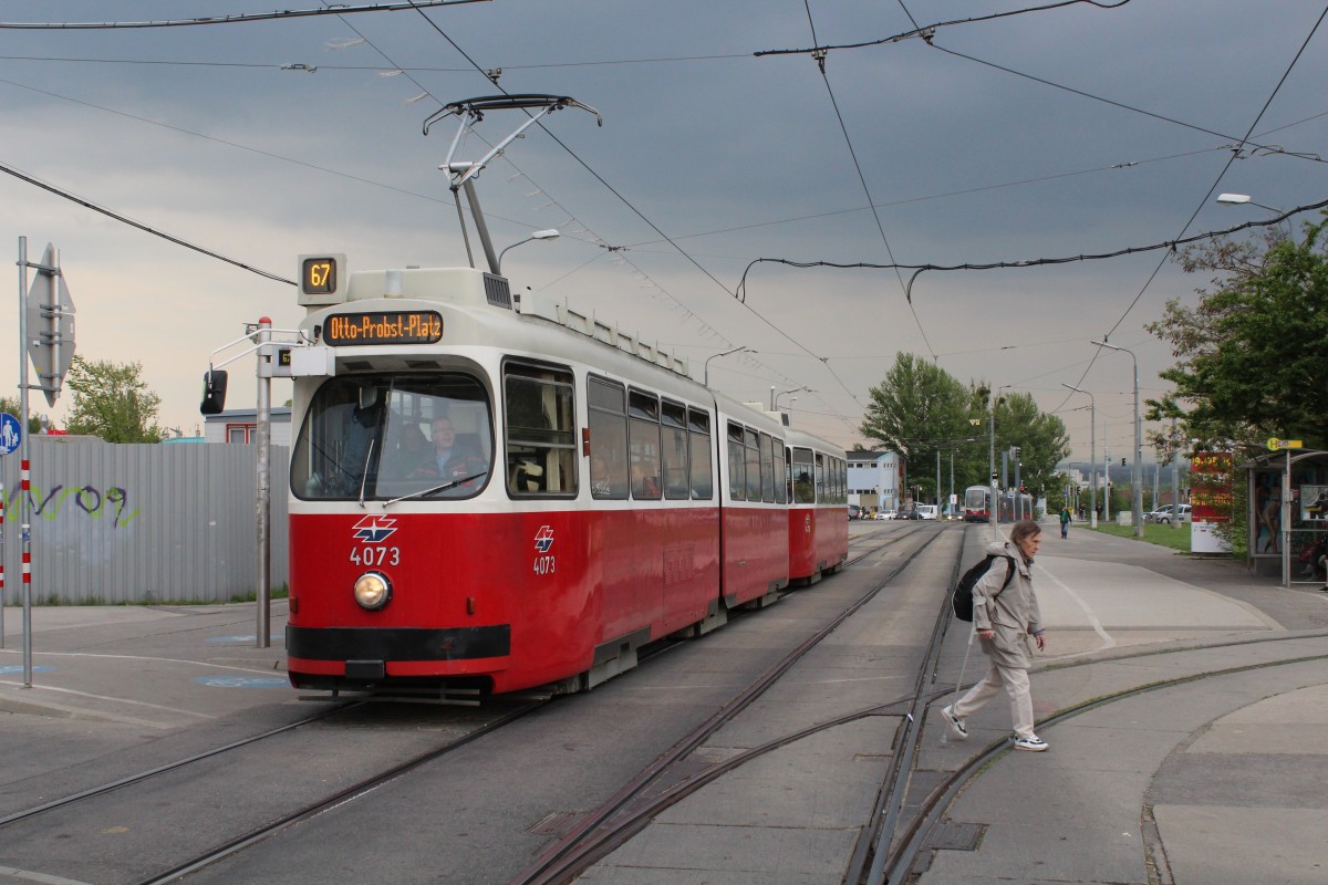 Wien Wiener Linien SL 67 (E2 4073) Altes Landgut am 30. April 2015.