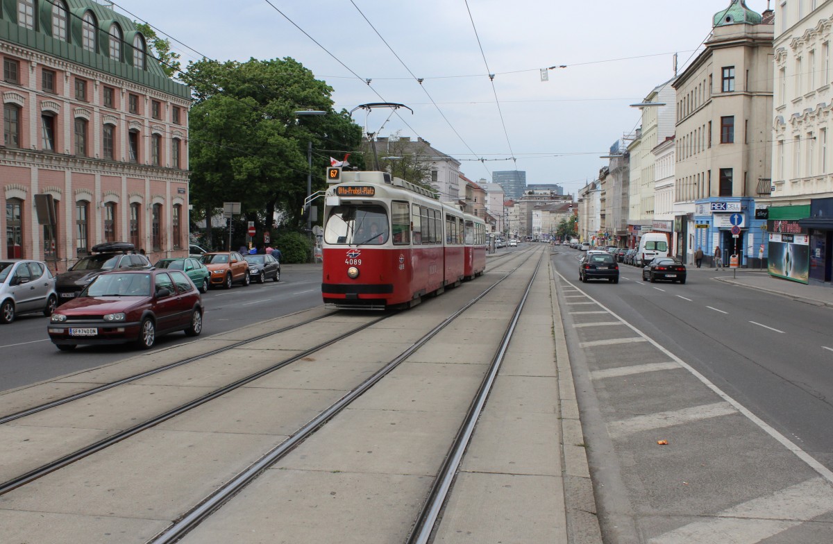 Wien Wiener Linien SL 67 (E2 4089) Laxenburger Strasse / Schröttergasse am 1. Mai 2015.