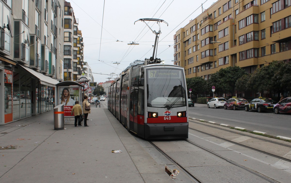 Wien Wiener Linien SL 67 (B 649) Troststraße  (Hst. Laxenburger Straße / Troststraße) am 11. Oktober 2015.