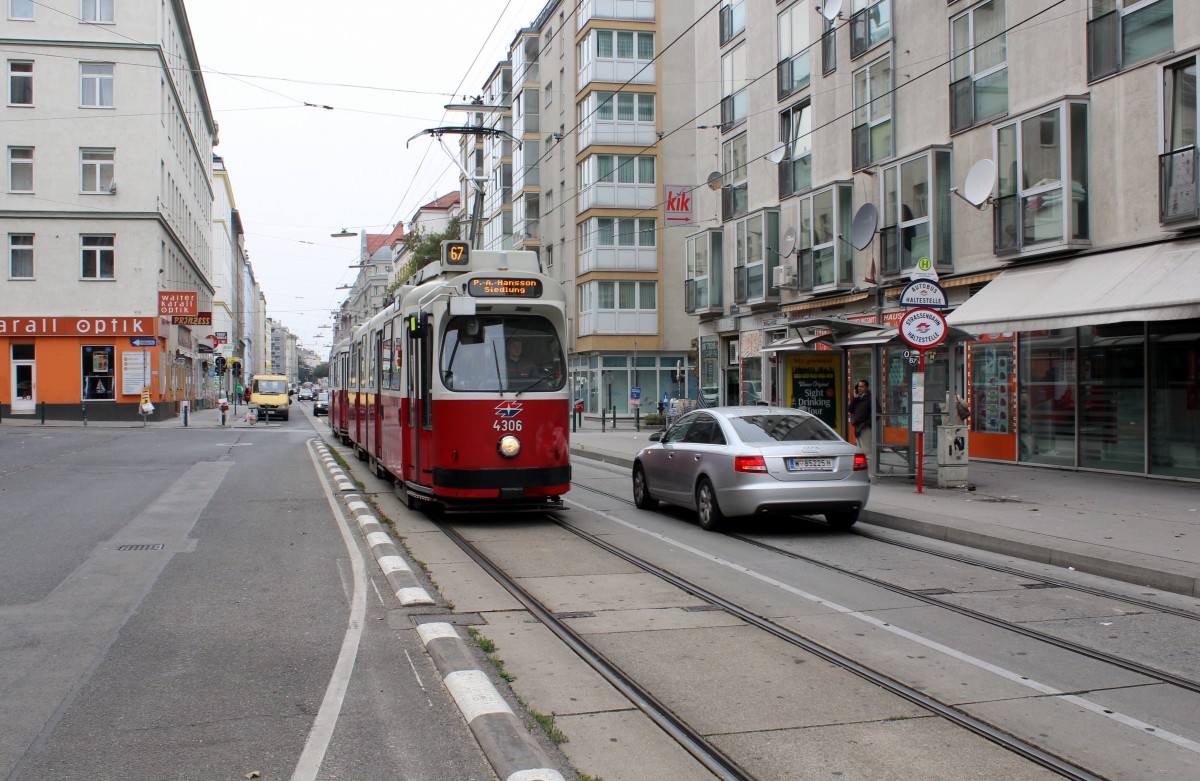 Wien Wiener Linien SL 67 (E2 4306 + c5 1506) Troststraße / Leebgasse am 11. Oktober 2015.