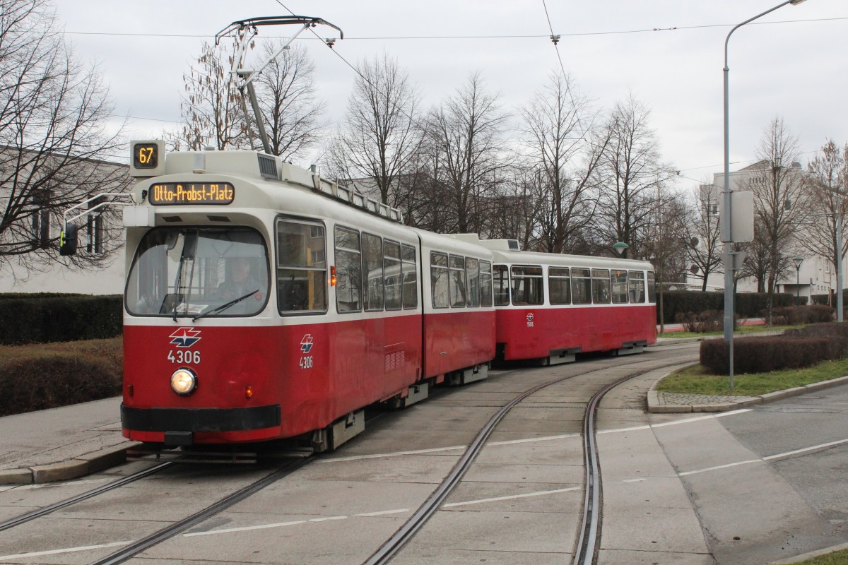 Wien Wiener Linien SL 67 (E2 4306 (Rotax 1978) + c5 1506 (Rotax 1989)) Otto-Probst-Straße /  Tesarekplatz am 15. Februar 2016.