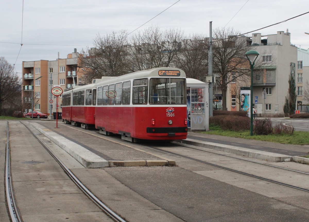 Wien Wiener Linien SL 67 (c5 1506 (Rotax (1989)) + E2 4306 (Rotax 1978)) Otto-Probst-Platz am 15. Februar 2016.