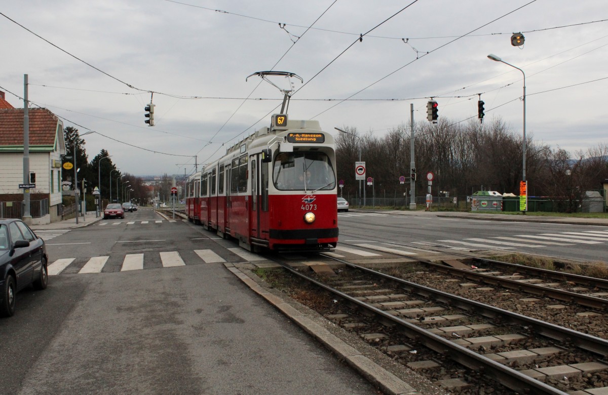 Wien Wiener Linien SL 67 (E2 4073 (SGP 1987)) Neilreichgasse / Sibeliusstraße am 15. Februar 2016.