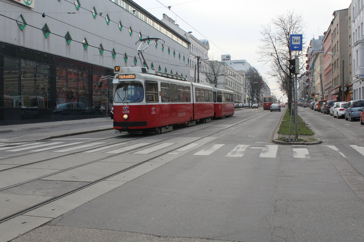 Wien Wiener Linien SL 67 (E2 4309 + c5 1509) Favoriten, Favoritenstraße (Hst. Schleiergasse) am 16. Februar 2016.
