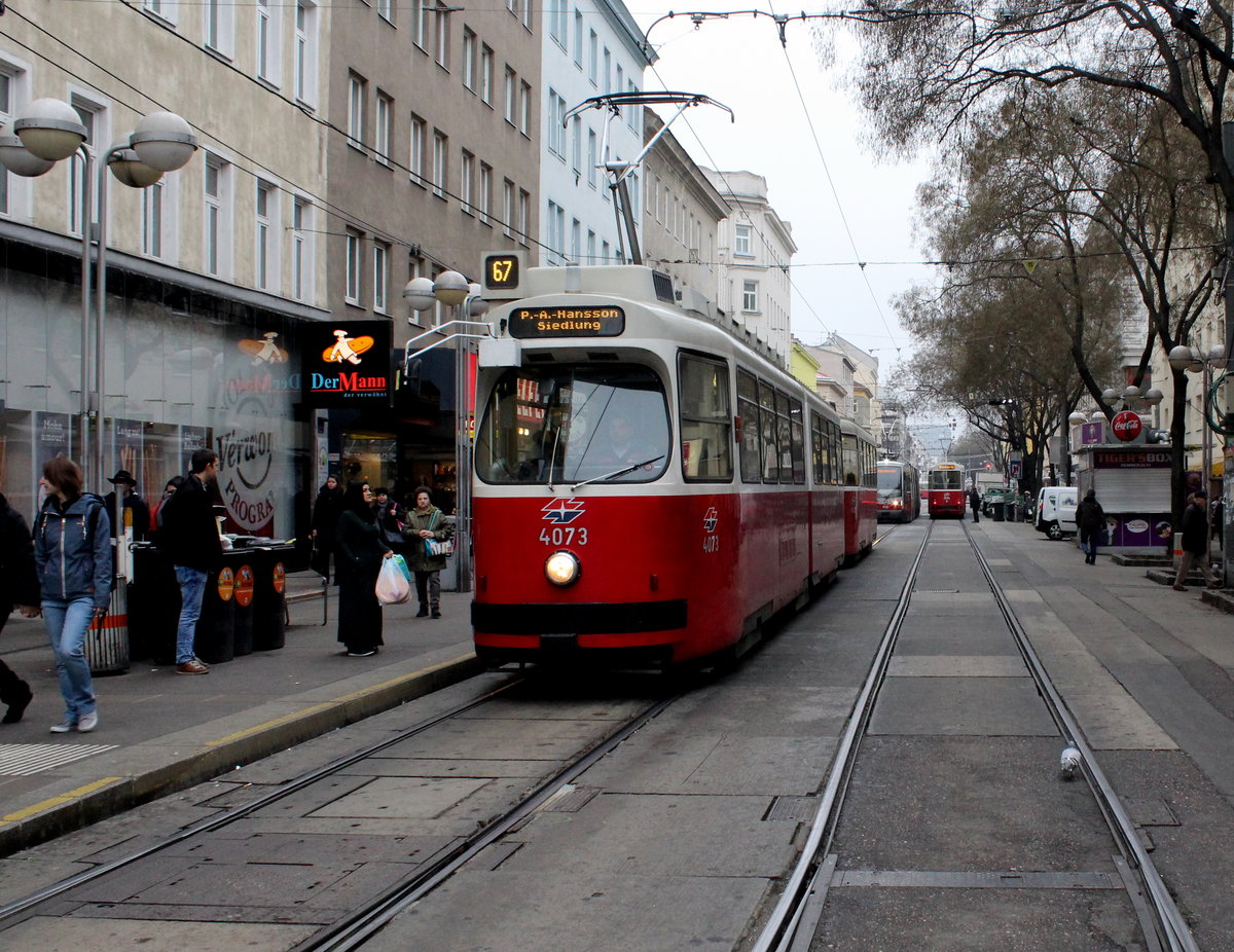 Wien Wiener Linien SL 67 (E2 4073 + c5 1473) X, Favoriten, Quellenstraße / Favoritenstraße am 18. Februar 2016.