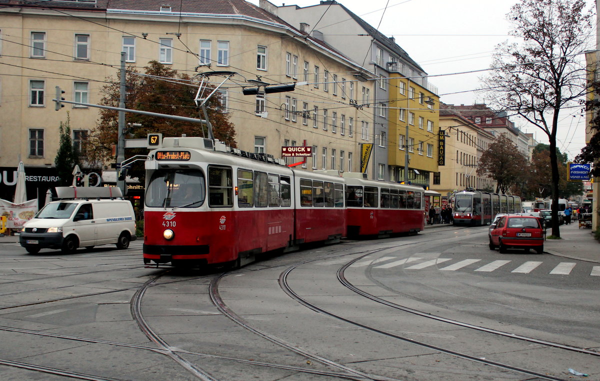 Wien Wiener Linien SL 67 (E2 4310 + c5 1510) X, Favoriten, Quellenplatz am 17. Oktober 2016.