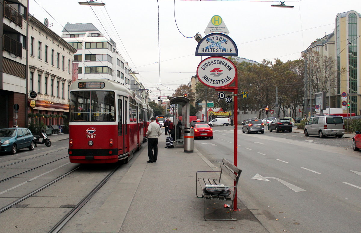 Wien Wiener Linien SL 67 (c5 1497 + E2 4097) X, Favoriten, Troststraße (Hst. Laxenburger Straße / Troststraße) am 17. Oktober 2016.