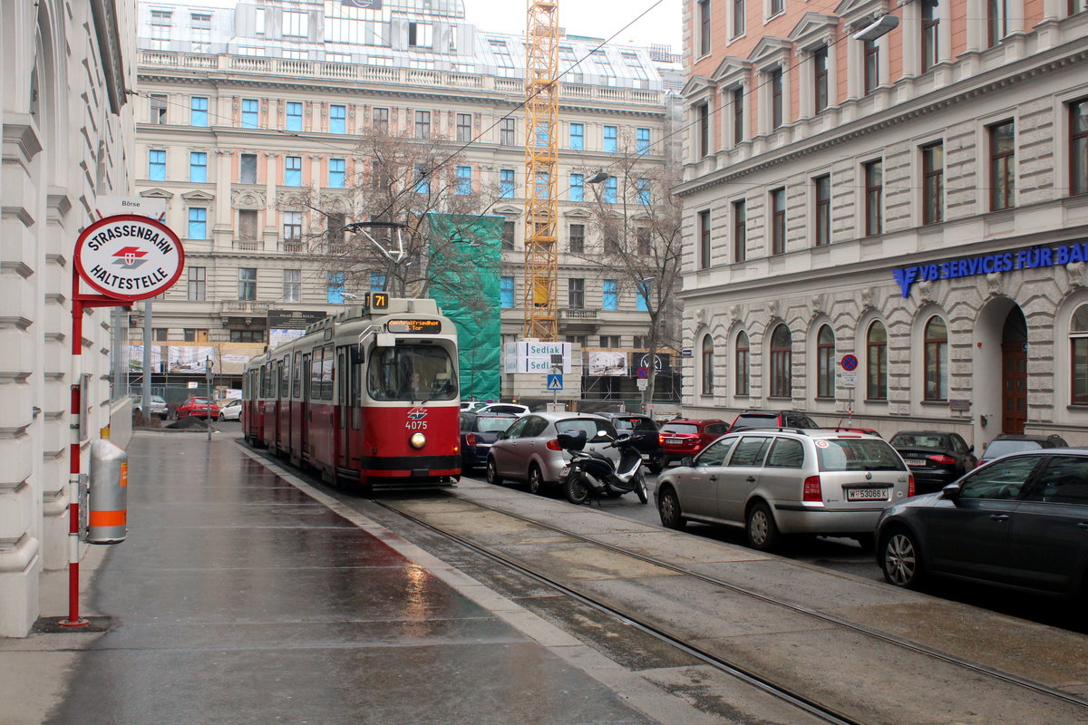 Wien Wiener Linien SL 71 (E2 4075) IX, Alsergrund, Peregringasse am 19. Februar 2017.