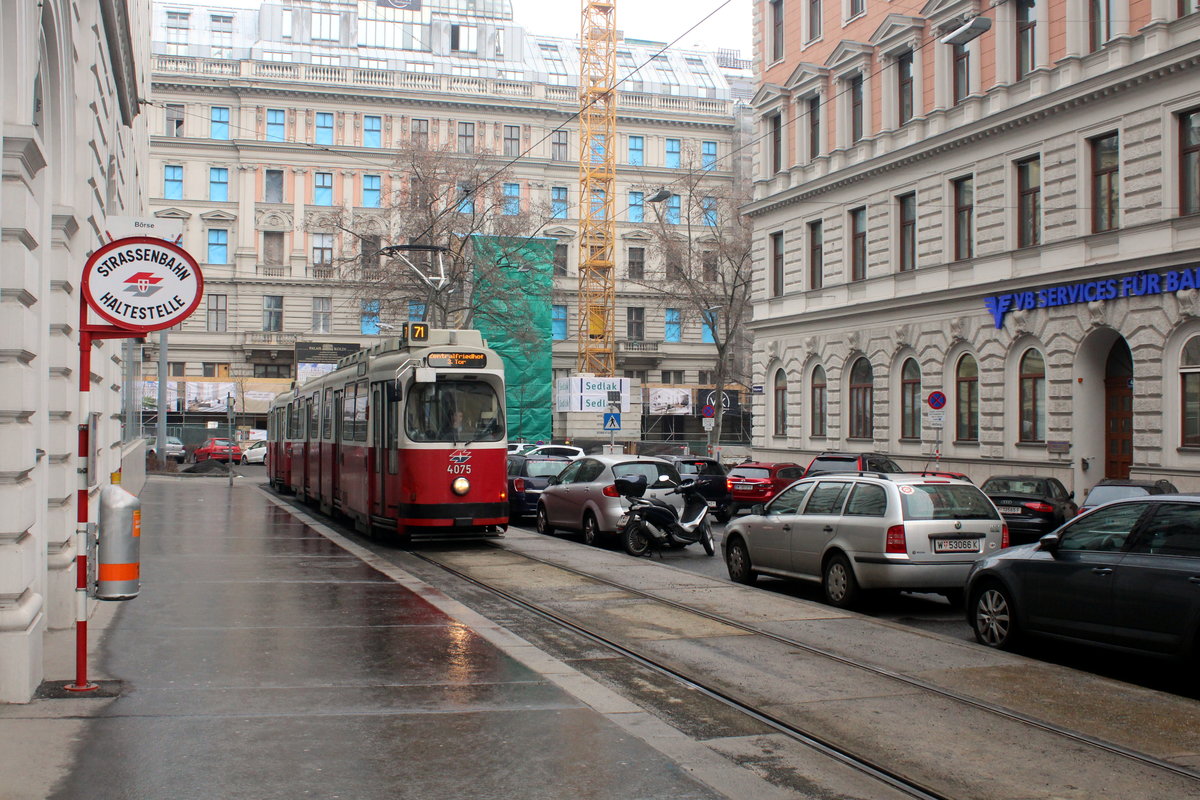 Wien Wiener Linien SL 71 (E2 4075) IX, Alsergrund, Peregringasse am 19. Februar 2017.