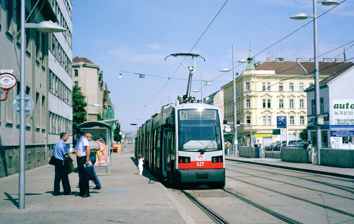 Wien Wiener Linien SL 71 (B 627) XI, Simmering, Simmeringer Hauptstraße (Hst. Fickeysstraße) im Juli 2005. - Scan von einem Farbnegativ. Film: Kodak Film Gold 200. Kamera: Leica C2.