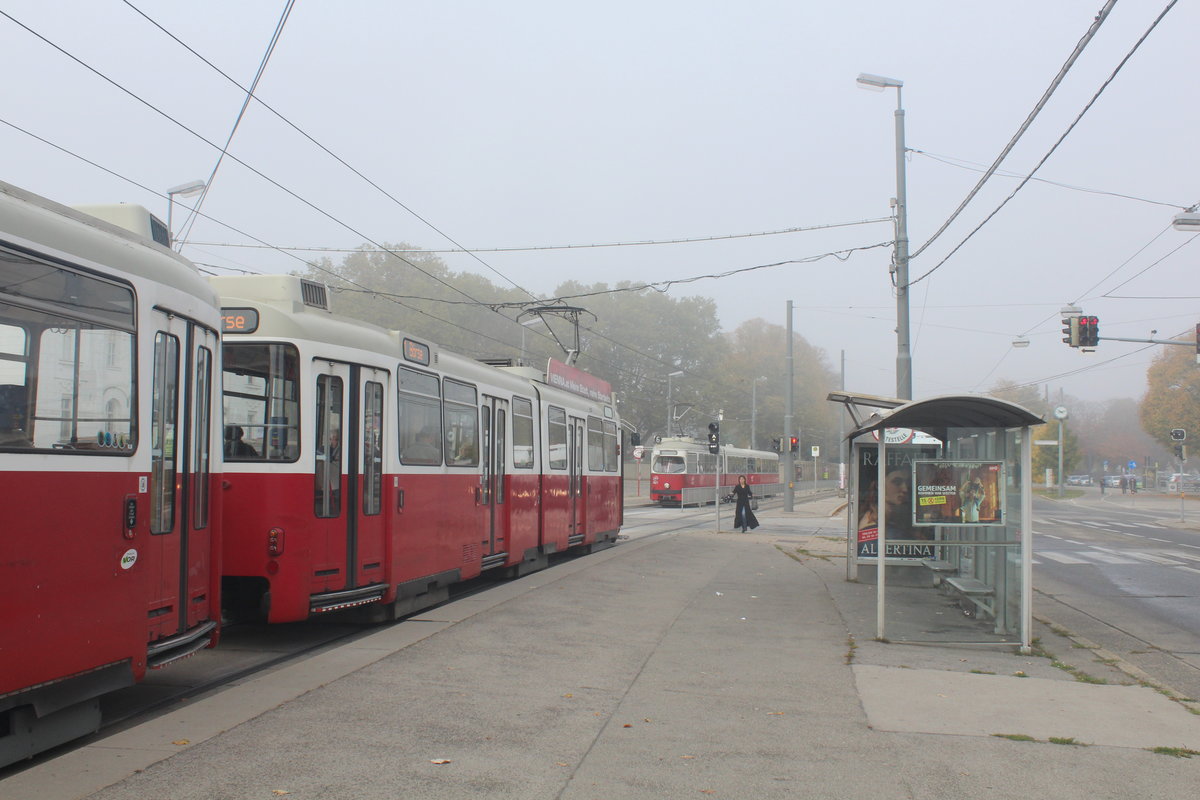 Wien Wiener Linien SL 71 (E2 4092 + c5 1492) XI, Simmering, Simmeringer Hauptstraße / Zentralfriedhof 2. Tor am 16. Oktober 2017.
