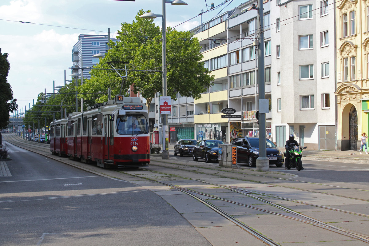 Wien Wiener Linien SL 71 (E2 4314 (Bombardier-Rotax 1986)) XI, Simmering, Simmeringer Hauptstraße / Fickeysstraße am 31. Juli 2018.