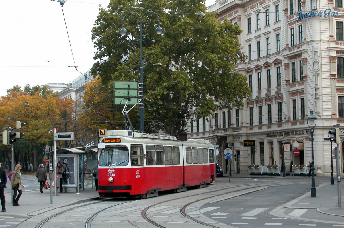 Wien Wiener Linien SL 71 (E2 4088) Schubertring / Schwarzenbergplatz am 19. Oktober 2010.