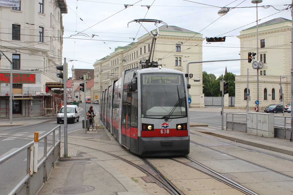 Wien Wiener Linien SL 71 (B 638) St. Marx, Rennweg / Landstrasser Hauptstrasse am 9. Juli 2014.