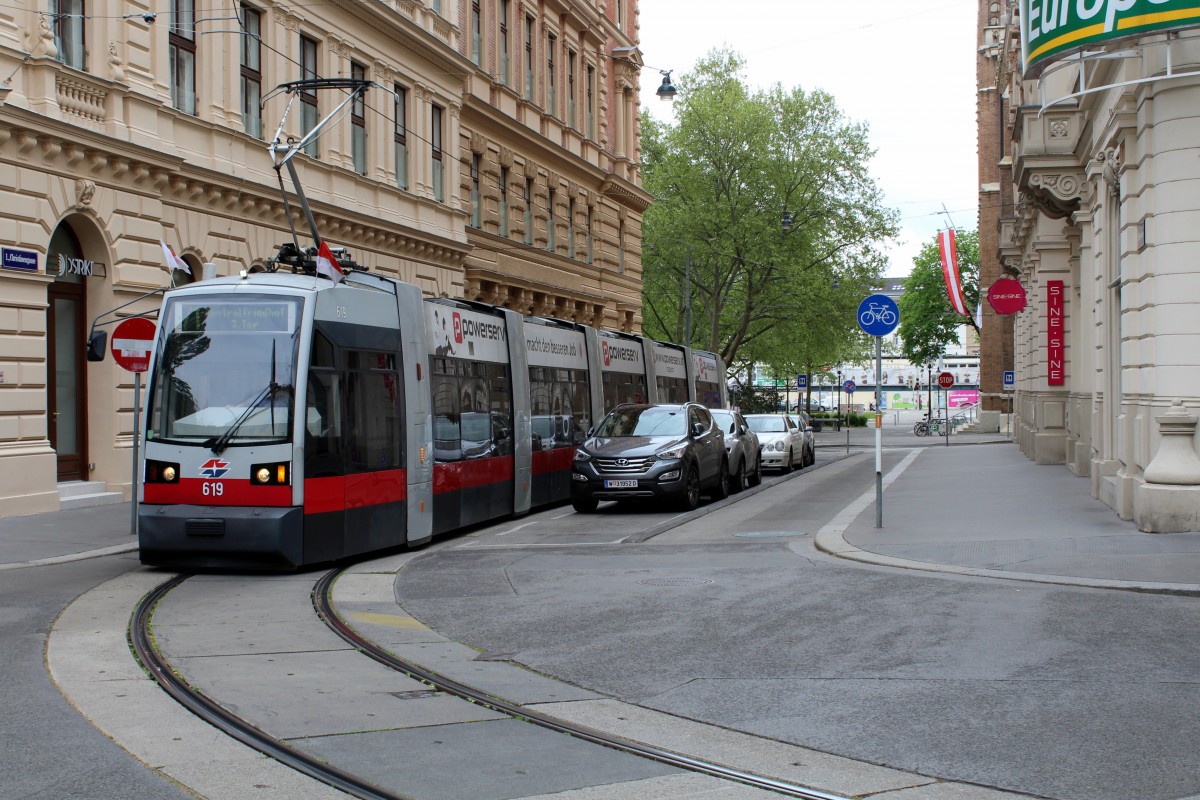 Wien Wiener Linien SL 71 (B 619) Christinengasse am 1. Mai 2015.