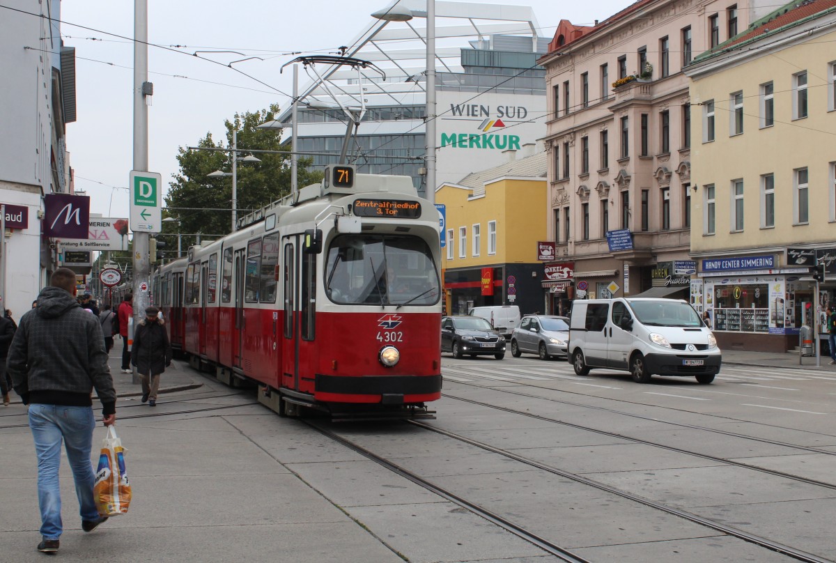 Wien Wiener Linien SL 71 (E2 4302) Simmeringer Hauptstraße / Grillgasse am 12. Oktober 2015.