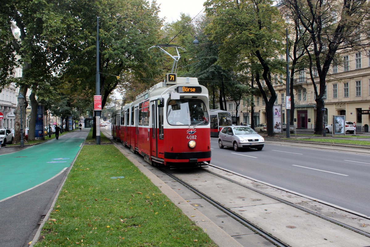 Wien Wiener Linien SL 71 (E2 4082) Opernring am 14. Oktober 2015.