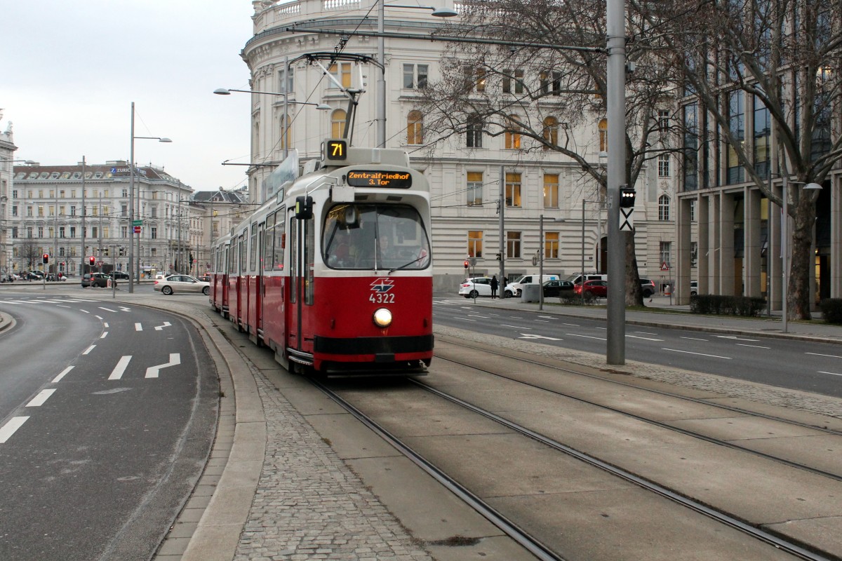 Wien Wiener Linien SL 71 (E2 4322 + c5 1500) Rennweg kurz vor der Haltestelle Am Heumarkt. Datum: 15. Februar 2016.