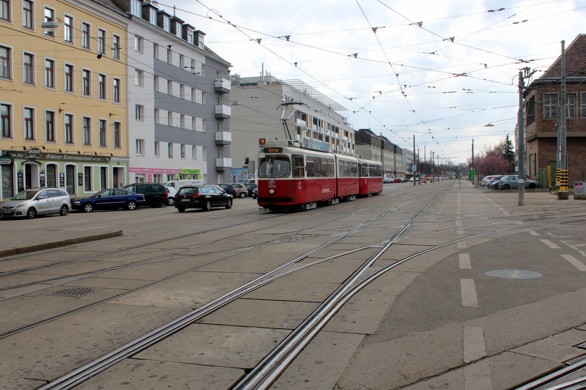 Wien Wiener Linien SL 71 (E2 4308) Simmering, Simmeringer Hauptstraße / Betriebsbahnhof Simmering am 22. März 2016.