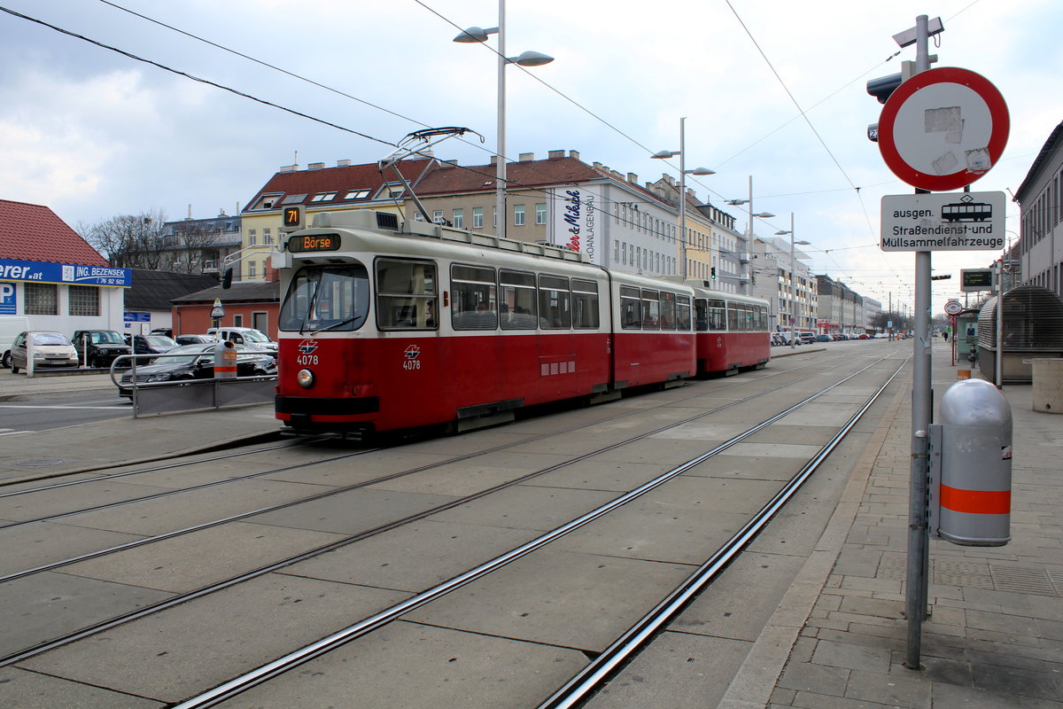 Wien Wiener Linien SL 71 (E2 4078 + c5 1478) Simmering, Simmeringer Hauptstraße (Hst. Fickeysstraße) am 22. März 2016.