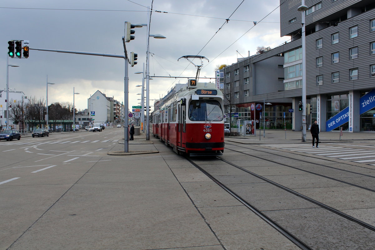 Wien Wiener Linien SL 71 (E2 4081) Simmering, Simmeringer Hauptstraße / Simmeringer Platz am 22. März 2016.