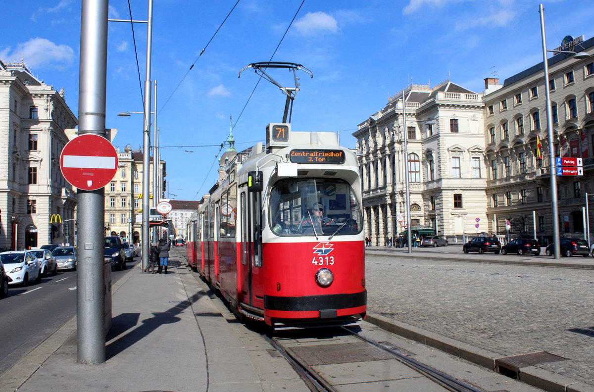 Wien Wiener Linien SL 71 (E2 4313) Innere Stadt, Schwarzenbergplatz / Lothringerstraße am 20. Februar 2016.