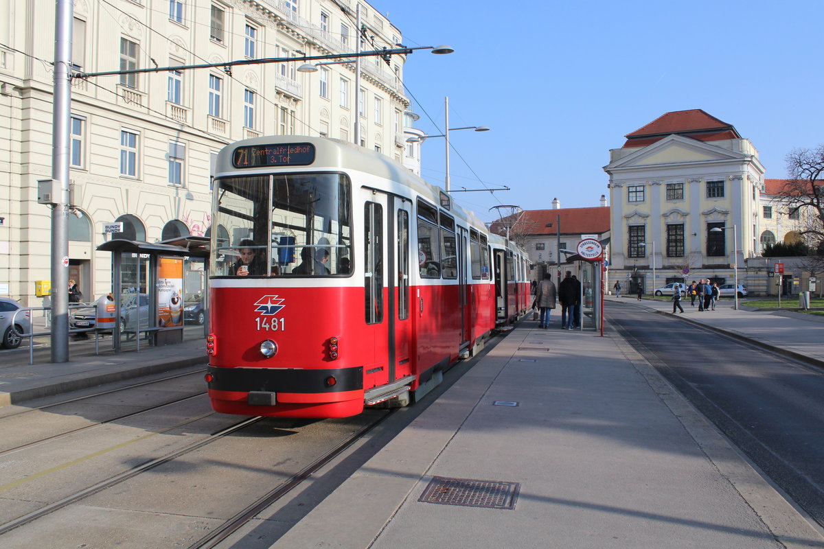 Wien Wiener Linien SL 71 (c5 1481 + E2 4081) Landstraße, Schwarzenbergplatz (Hst. Am Heumarkt) am 20. März 2016.