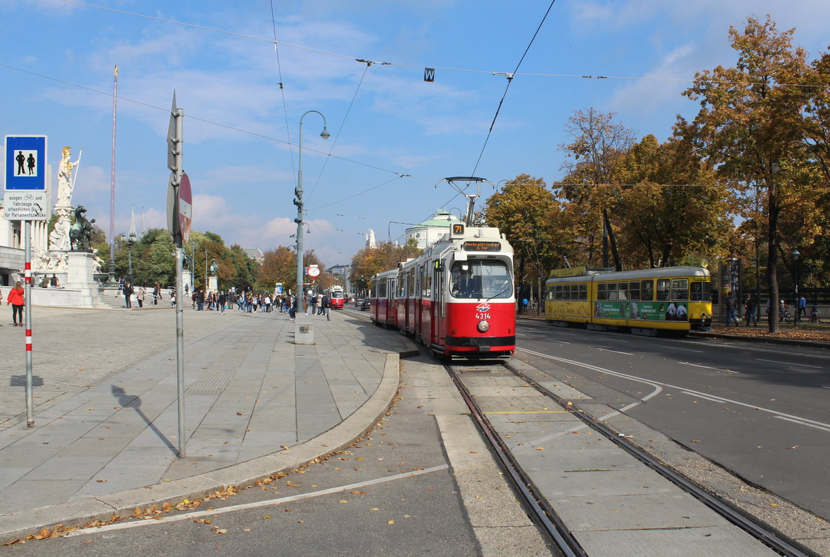Wien Wiener Linien SL 71 (E2 4314) I, Innere Stadt, Dr.-Karl-Renner-Ring / Parlament am 22. Oktober 2016.
