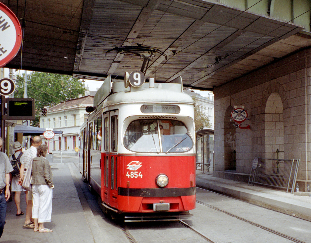 Wien Wiener Linien SL 9 (E1 4854) XVIII, Währing, Gersthof, Hst. S-Bahnhof Gersthof am 25. Juli 2007. - Scan von einem Farbnegativ. Film: Agfa Vista 200. Kamera: Leica C2.