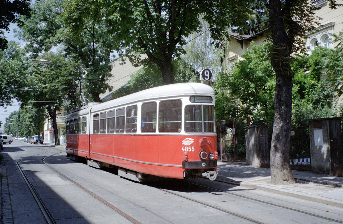 Wien Wiener Linien SL 9 (E1 4855) XVIII, Währing, Gersthof, Wallrißstraße (Endhaltestelle) am 5. August 2010. - Scan eines Farbnegativs. Film: Kodak FB 200-7. Kamera: Leica C2.