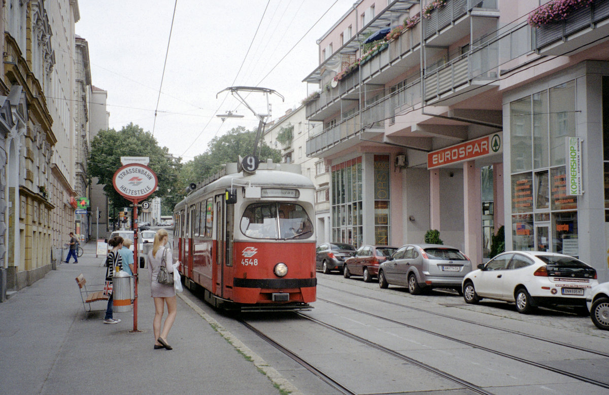 Wien Wiener Linien SL 9 (E1 4548) XVIII, Währing, Kreuzgasse (Hst. Sommarugagasse) am 5. August 2010.