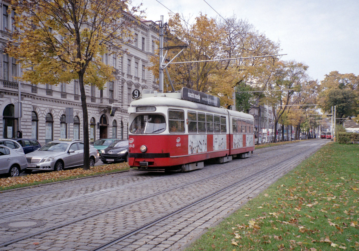 Wien Wiener Linien SL 9 (E1 4849) XV, Rudolfsheim-Fünfhaus / VII, Neubau, Neubaugürtel am 19. Oktober 2010. - Scan eines Farbnegativs. Film: Fuji S-200. Kamera: Leica C2.
