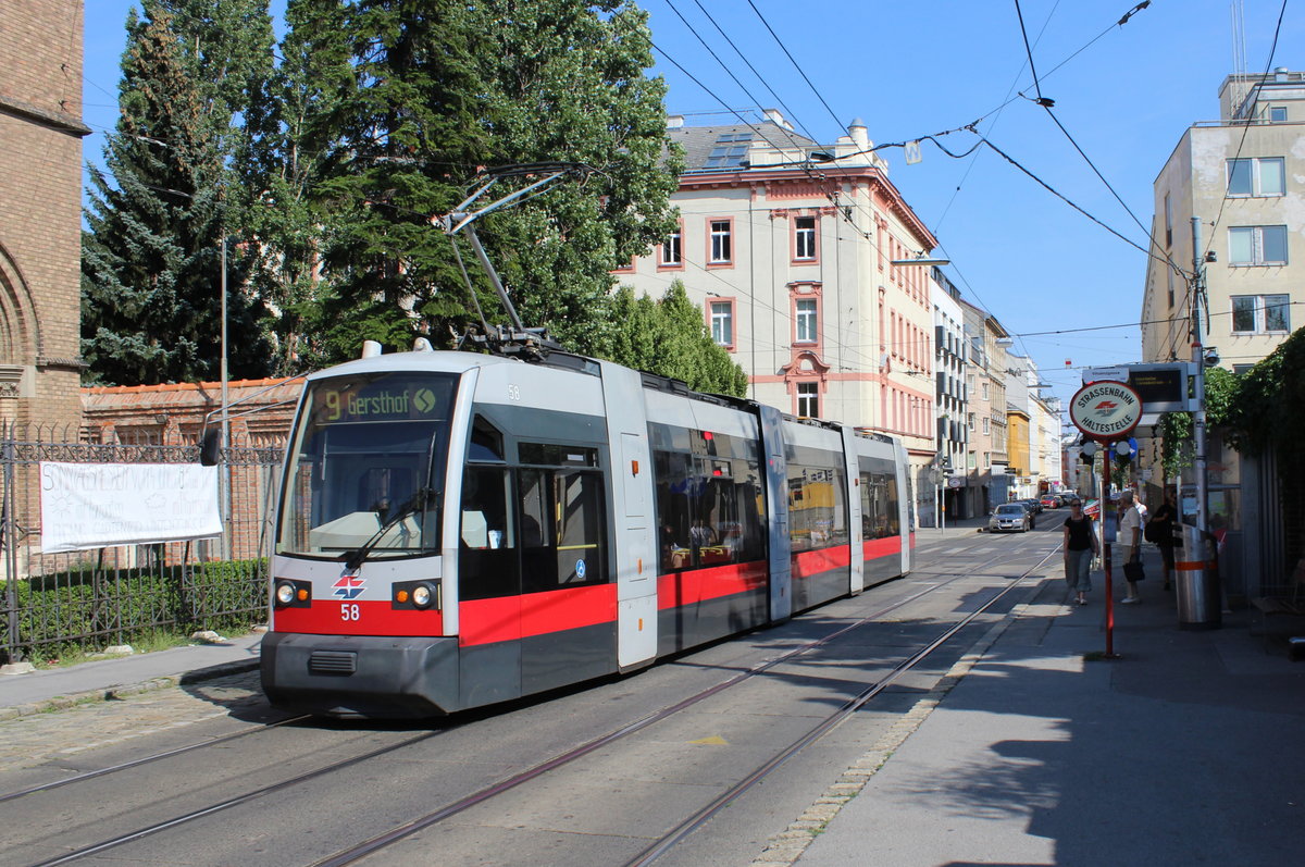 Wien Wiener Linien SL 9 (A1 58) XVIII, Währing, Kreuzgasse am 29. Juli 2018.