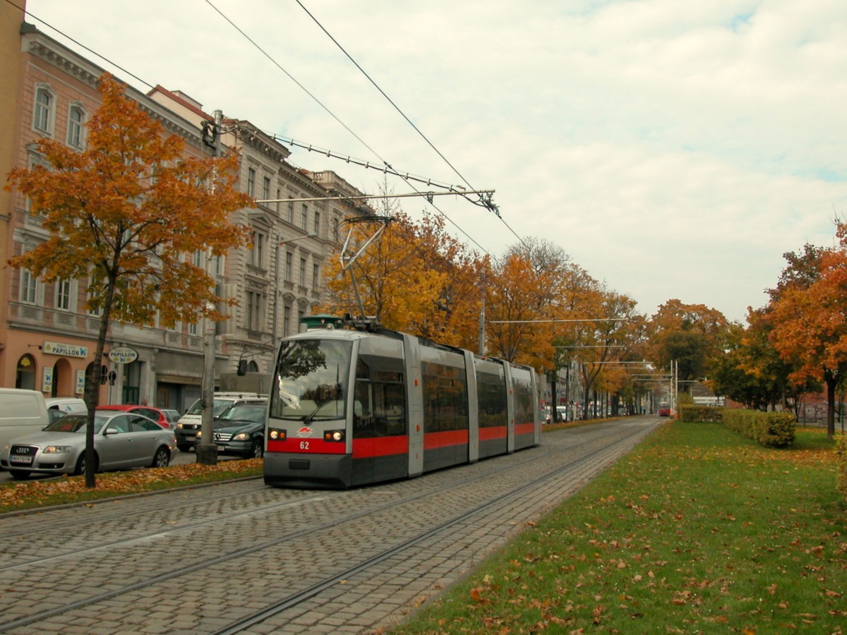 Wien Wiener Linien SL 9 (A 62) Neubaugürtel am 19. Oktober 2010.