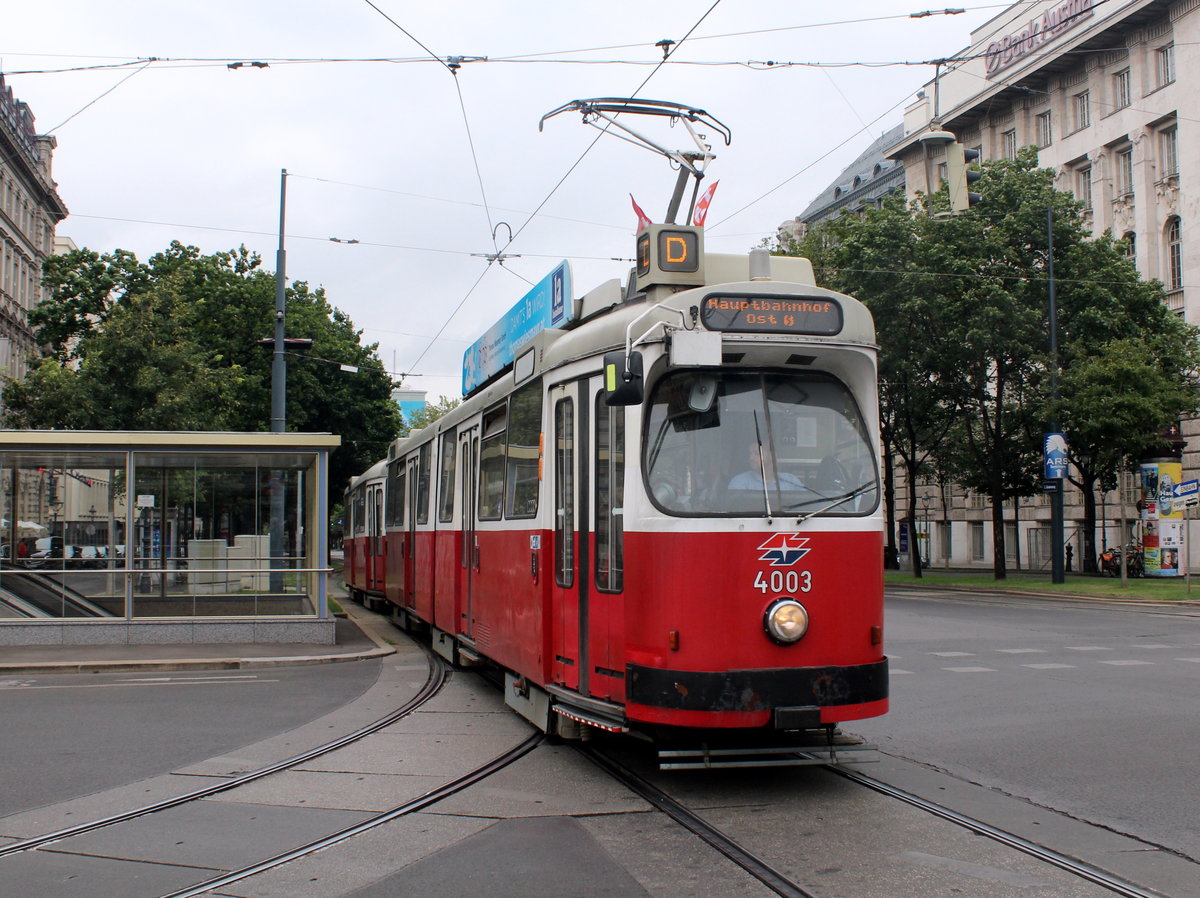 Wien Wiener Linien SL D (E2 4003 + c5 1403) I, Innere Stadt, Schottenring / Schottengasse / Schottenplatz am 2. Juli 2017.