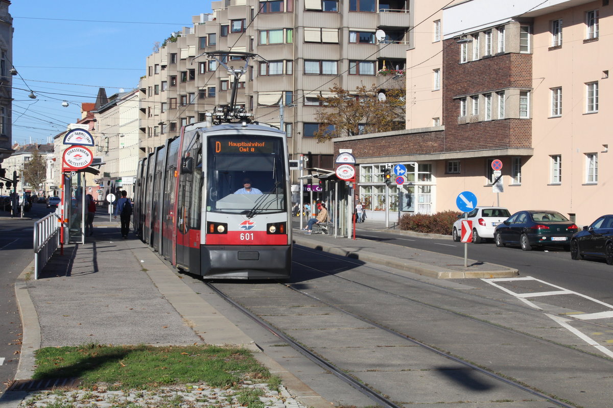 Wien Wiener Linien SL D (B 601) XIX, Döbling, Heiligenstadt, Heiligenstädter Straße / Grinzinger Straße am 15. Oktober 2017.