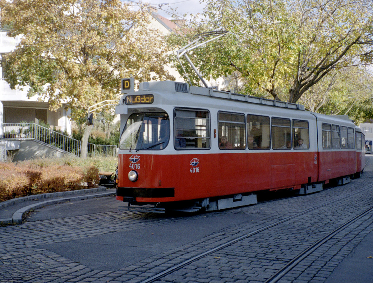 Wien Wiener Linien SL D (XIX, Döbling, Nußdorf, Zahnradbahnstraße am 21. Oktober 2010. - Scan eines Farbnegativs. Film: Kodak Advantix 200-2. Kamera: Leica C2.
