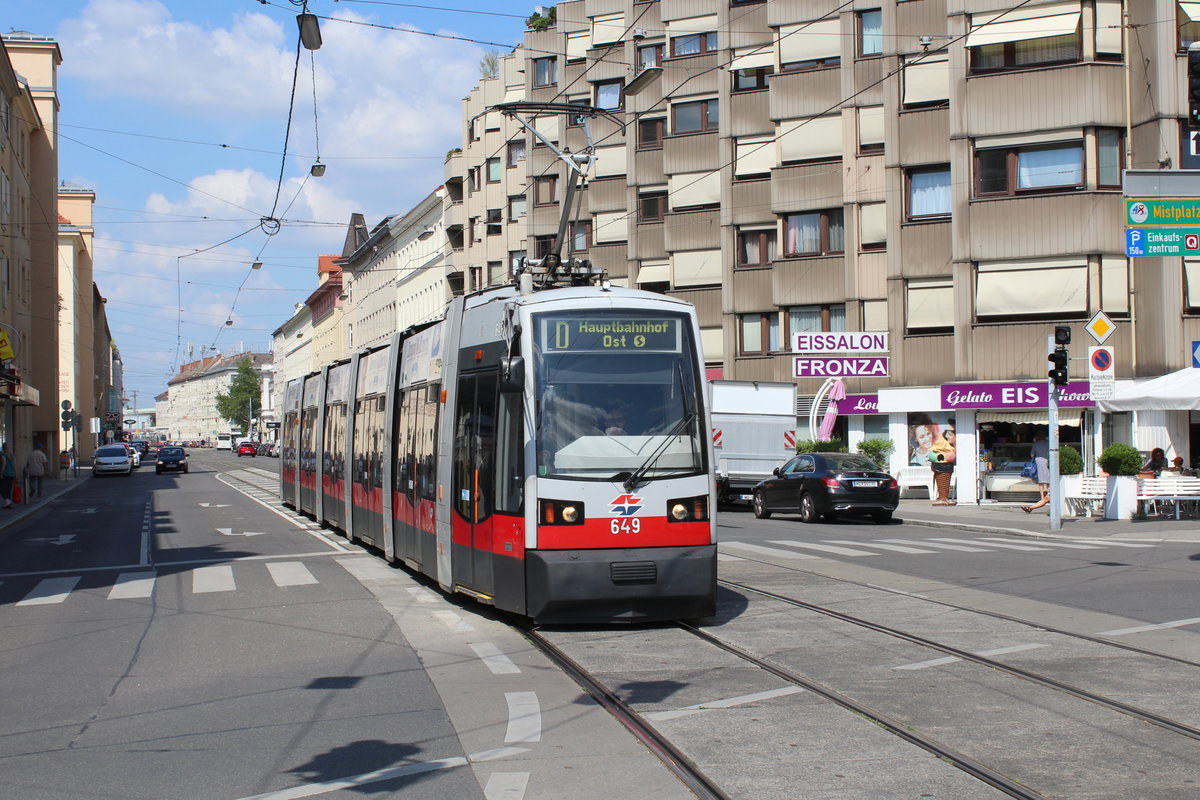 Wien Wiener Linien SL D (B 649) XIX, Döbling, Heiligenstadt, Heiligenstädter Straße / Grinzinger Straße am 27. Juli 2018.