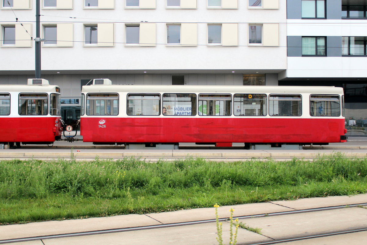 Wien Wiener Linien SL D (c5 1426) X, Favoriten, Karl-Popper-Straße / Alfred-Adler-Straße (Endstation) am 1. August 2018.