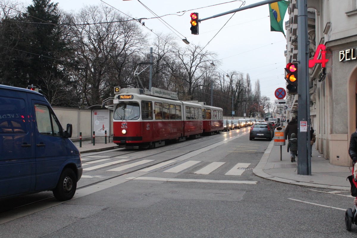 Wien Wiener Linien SL D (E2 4025 + c5 1425) Prinz-Eugen-Straße (Hst. Plösslgasse) am 15. Februar 2016.