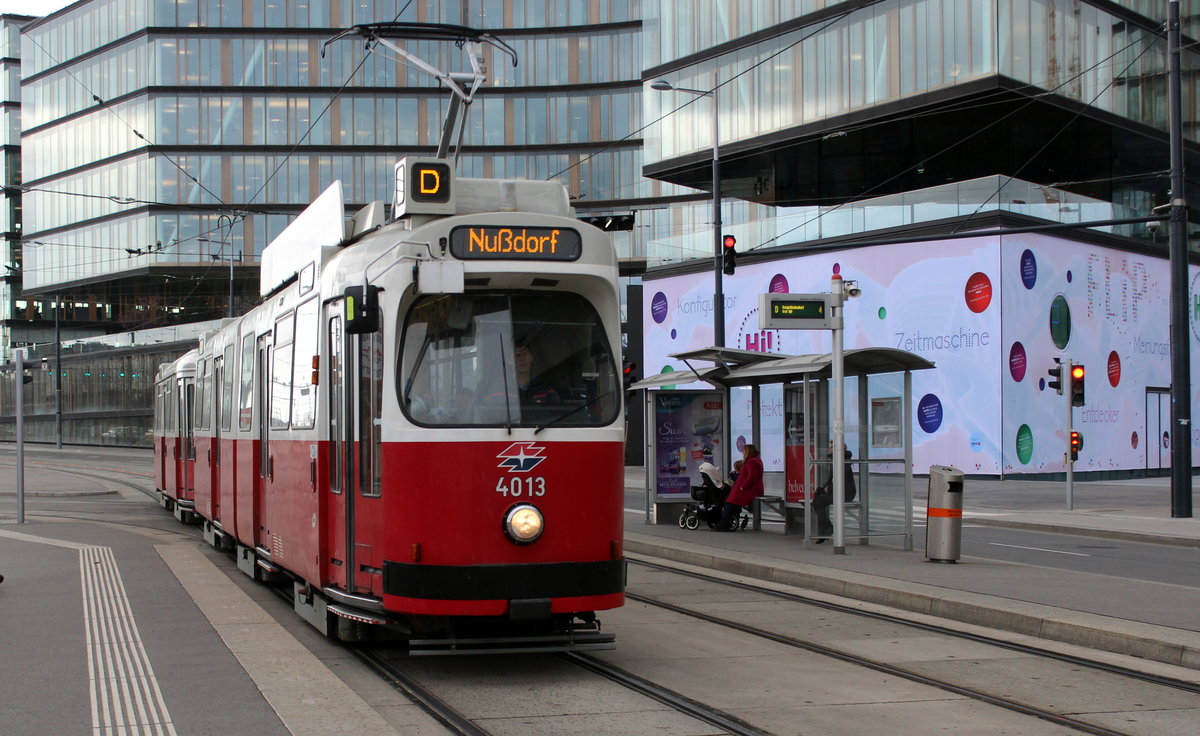 Wien Wiener Linien SL D (E2 4013) Arsenalstraße (Hst. Quartier Belvedere) am 22. März 2016.