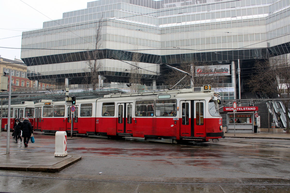 Wien Wiener Linien SL D (E2 4317) IX, Alsergrund, Julius-Tandler-Platz / Franz-Josefs-Bahnhof am 17. Februar 2017.