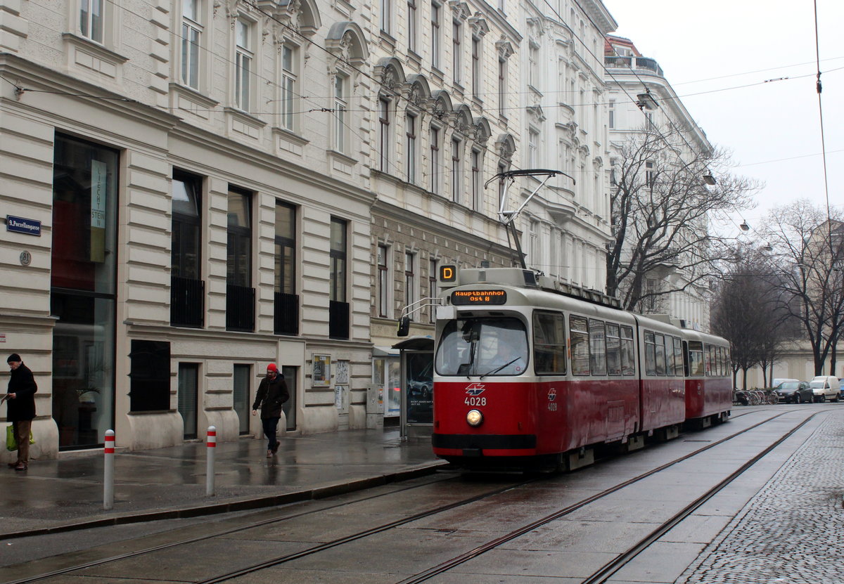 Wien Wiener Linien SL D (E2 4028) IX, Alsergrund, Porzellangasse (Hst. Bauernfeldplatz) am 17. Februar 2017.